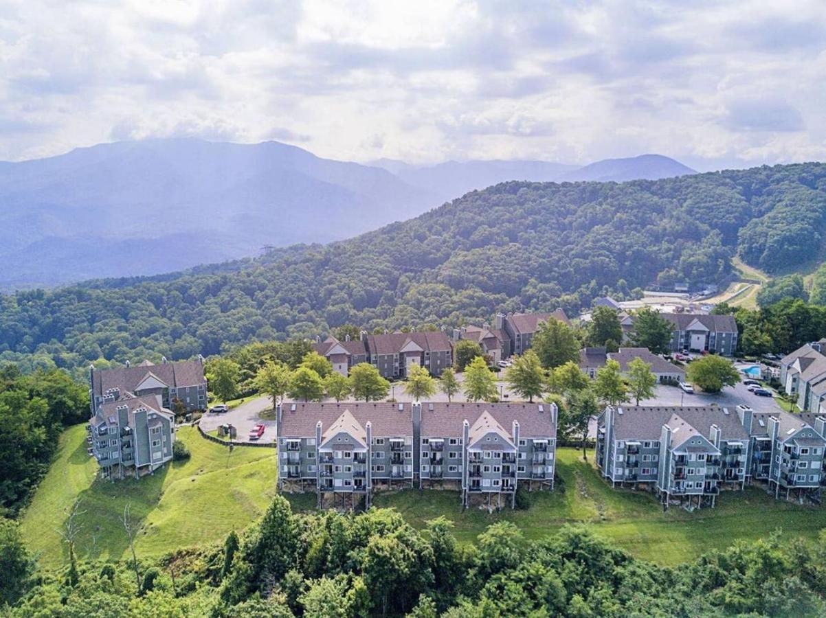 Wow Views!!-Mountain Escape-Outdoor Pool-Close To Downtown-Wifi-Cable-Private Balcony Гетлинбург Екстериор снимка