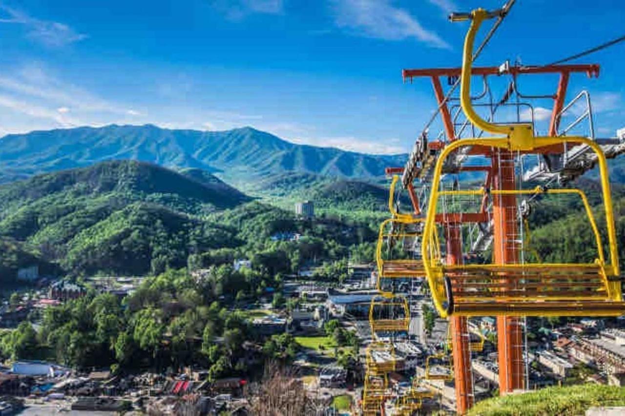 Wow Views!!-Mountain Escape-Outdoor Pool-Close To Downtown-Wifi-Cable-Private Balcony Гетлинбург Екстериор снимка