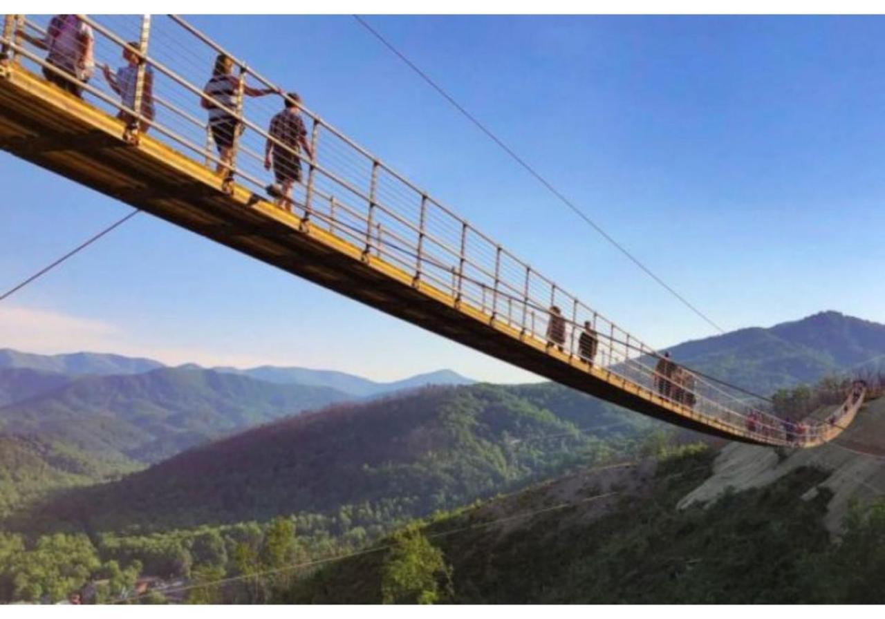 Wow Views!!-Mountain Escape-Outdoor Pool-Close To Downtown-Wifi-Cable-Private Balcony Гетлинбург Екстериор снимка