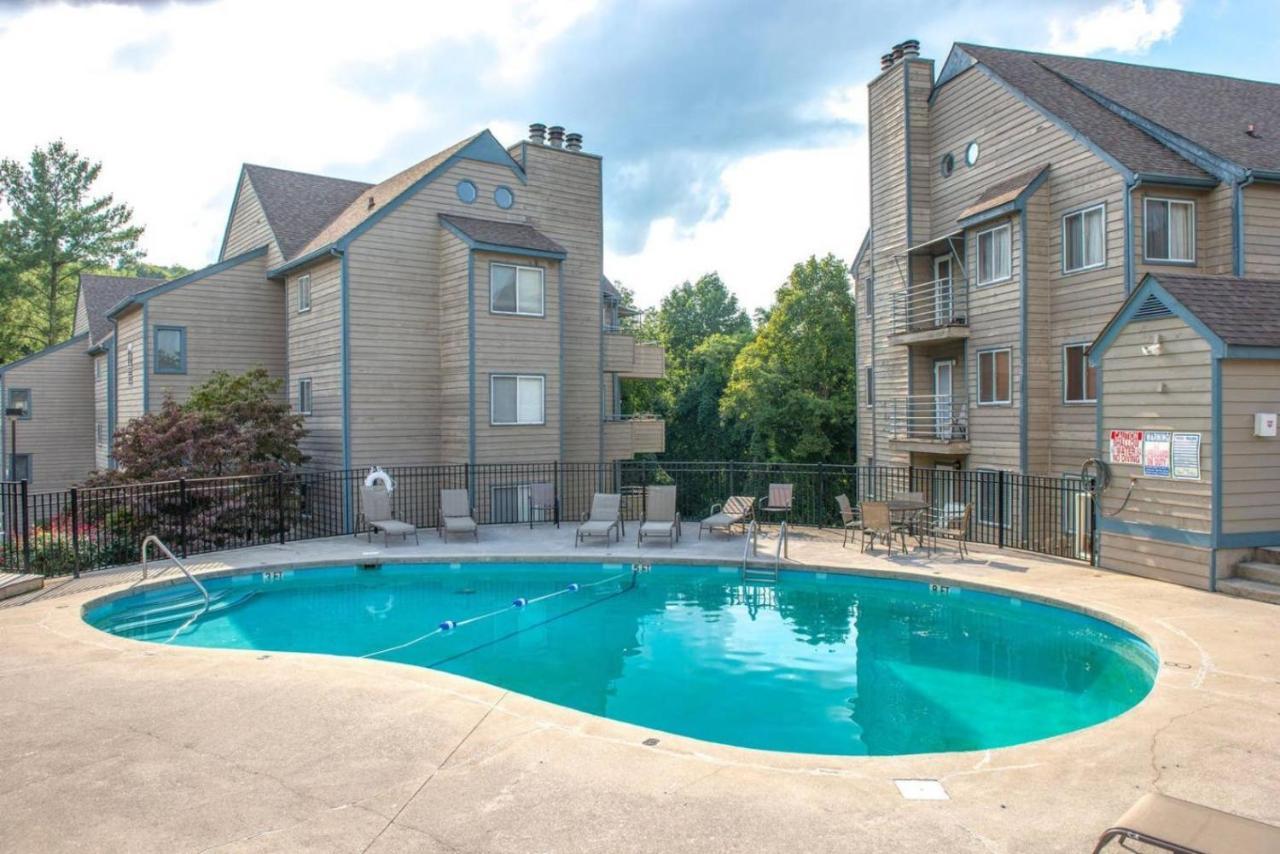 Wow Views!!-Mountain Escape-Outdoor Pool-Close To Downtown-Wifi-Cable-Private Balcony Гетлинбург Екстериор снимка