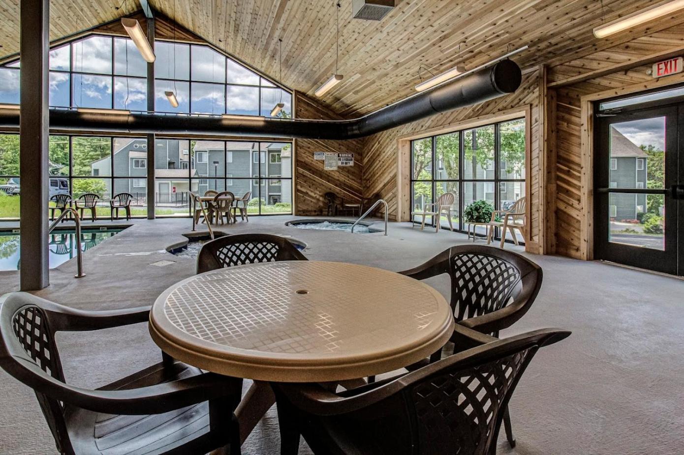 Wow Views!!-Mountain Escape-Outdoor Pool-Close To Downtown-Wifi-Cable-Private Balcony Гетлинбург Екстериор снимка